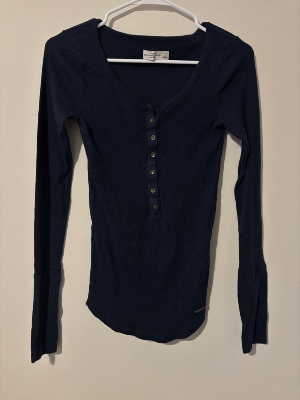 Abercrombie & Fitch Navy Y2K Bella Swan Ribbed Henley Long-Sleeve Top Size Small - Picture 1 of 7